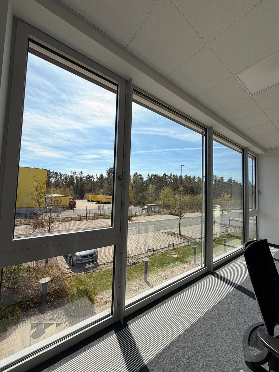 Moderne Glasfront eines Gebäudes